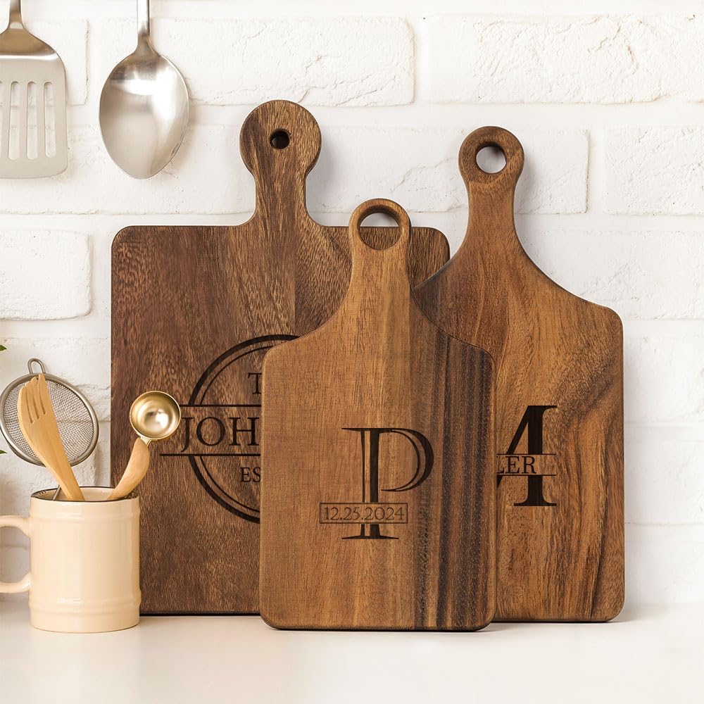 callie Personalized Cutting Board with Monogrammed Name, Wooden Kitchen Chopping Boards with Handle, Reversible Engraved Serving Tray, Housewarming Gifts for Family