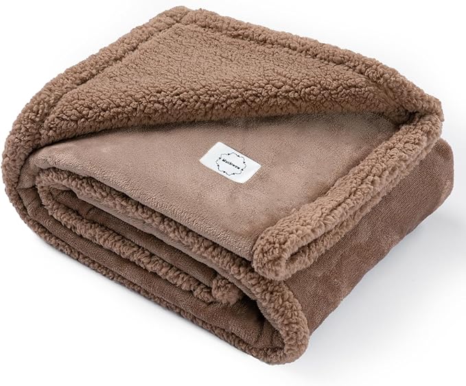 Maidewow Dark Blankets for Dogs Brown Pets Throw Blanket for Couch Reversible Pet Bed Cover Puppy Fluffy Jacquard Blankets Leakproof Sofa Couch Cover Cat Pet Mats for Warm Washable-Camel,M