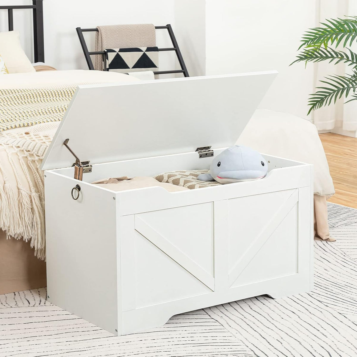 HOOBRO Storage Bench, 29.5” Retro Wooden Storage Chest with U-Shaped Cut-Out Pull, Safety Hinge, Supports 220 lb and Easy Assembly for Toy Box Organizer (White) WT77CW01