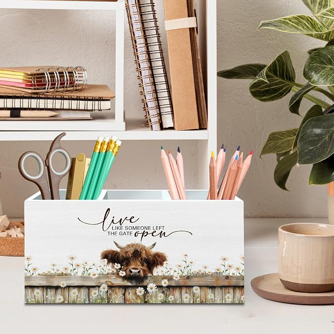 DILSJ Inspirational Highland Cow Pen Pencil Holder Organizer for Desk, Highland Cow Gifts for Women, Live Like Someone Left The Gate Open Wooden Box Signs for Home Office Desk Tabletop Decoration